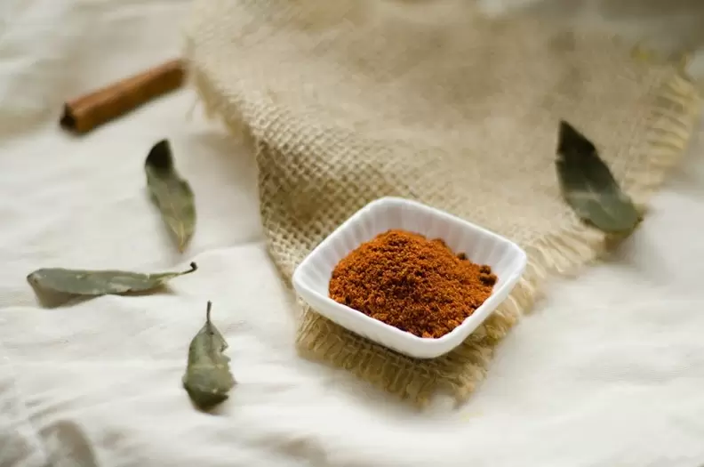 Cinnamon is a useful spice that contributes to the balance of insulin in the blood